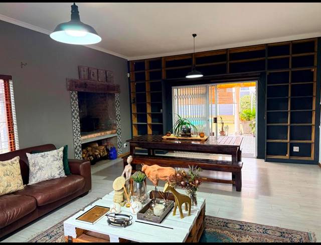 3 BEDROOM HOUSE FOR SALE IN BOSTON